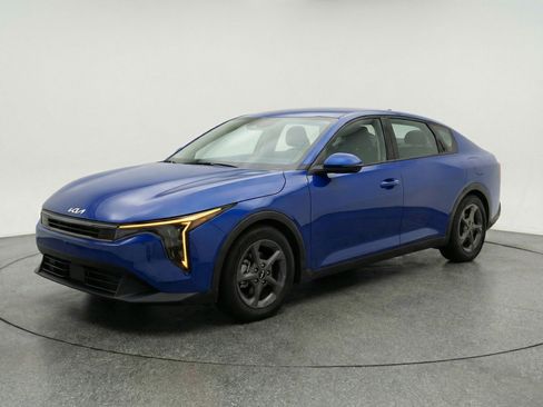 Used 2025 Kia K4 FWD image 3