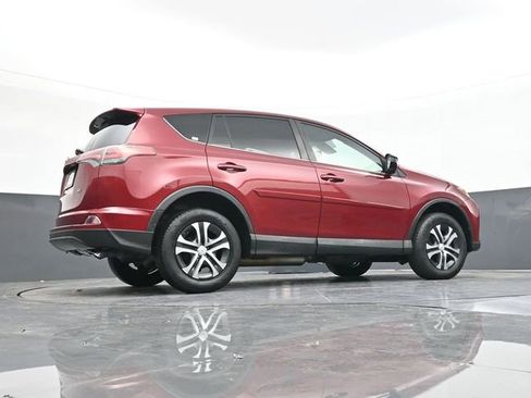 Used 2018 Toyota RAV4 LE image 44