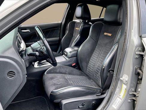 Used 2017 Dodge Charger R/T image 23