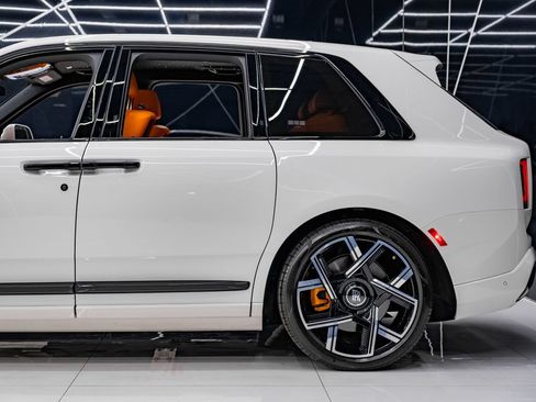 Used 2025 Rolls-Royce Cullinan Black Badge AWD/4WD image 12