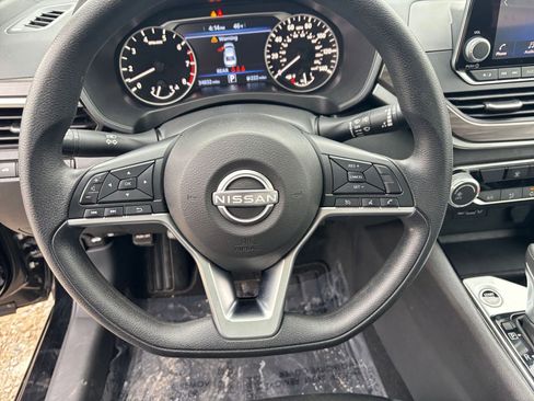 Used 2024 Nissan Altima 2.5 SV image 27