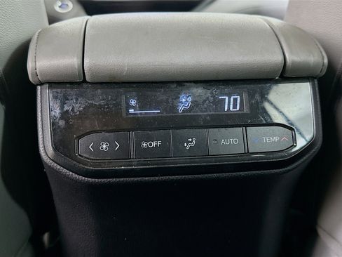 Used 2023 Toyota Highlander XLE image 27