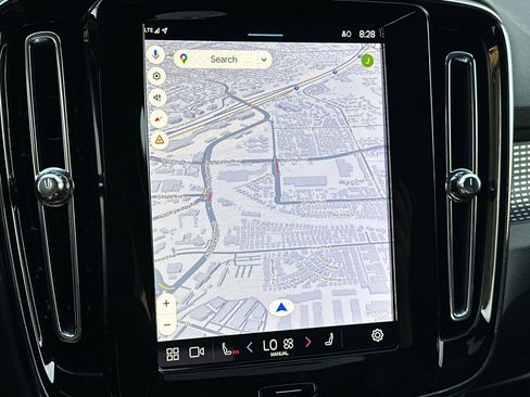 Used 2025 Volvo XC40 B5 Plus image 23