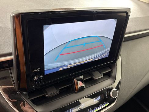 Used 2025 Toyota Corolla LE FWD image 31