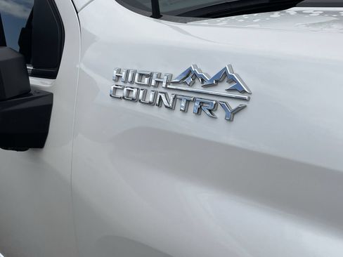 Used 2025 Chevrolet Silverado 3500 High Country w/ High Country Premium Package AWD/4WD image 4