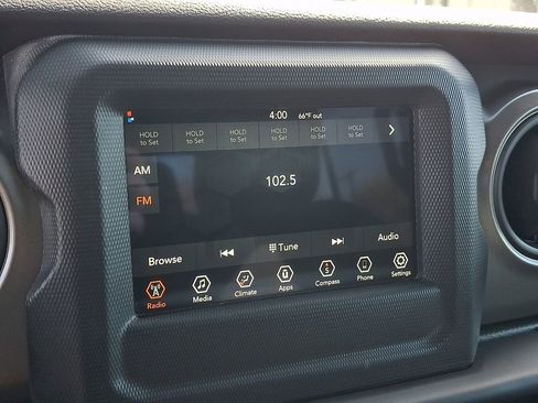 Used 2023 Jeep Gladiator Sport image 16