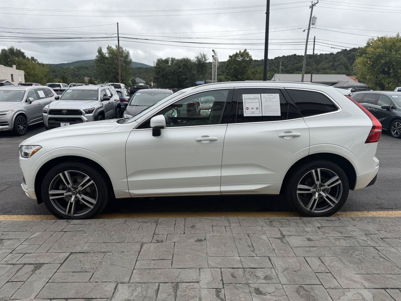 Used 2020 Volvo XC60 T5 Momentum w/ Protection Package Premier AWD/4WD image 5