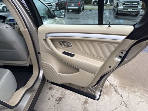 Used 2018 Ford Taurus SE image 39