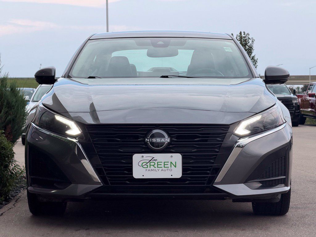 Used 2023 Nissan Altima AWD image 6