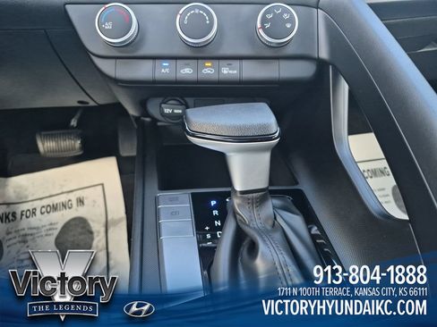 Used 2025 Hyundai Elantra SE FWD image 18