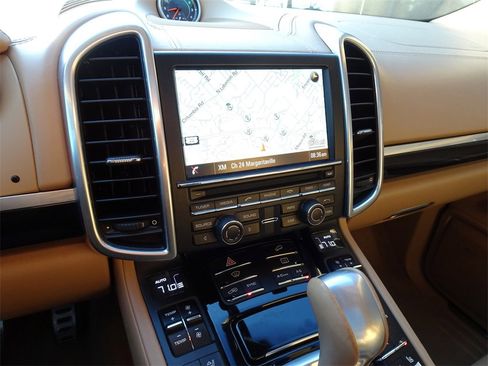 Used 2015 Porsche Cayenne S image 17