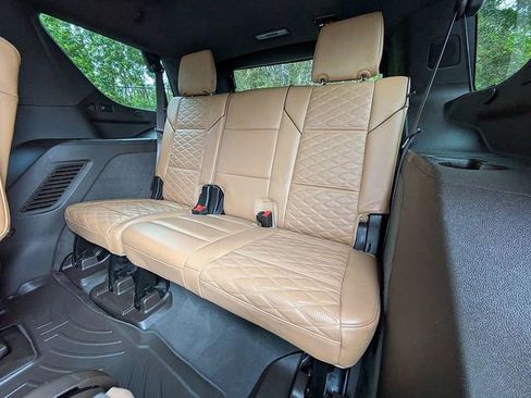 Used 2022 Cadillac Escalade Premium Luxury AWD/4WD image 15