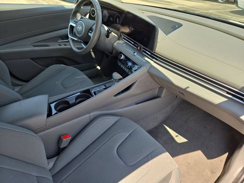 Used 2025 Hyundai Elantra SEL FWD image 14
