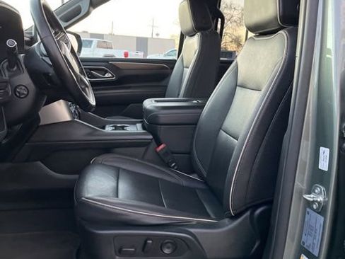 Used 2023 Chevrolet Suburban Premier image 27