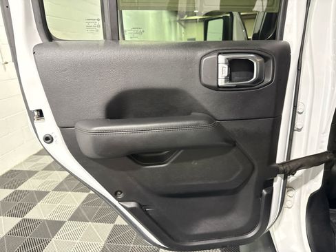 Used 2020 Jeep Wrangler Unlimited Sahara AWD/4WD image 29