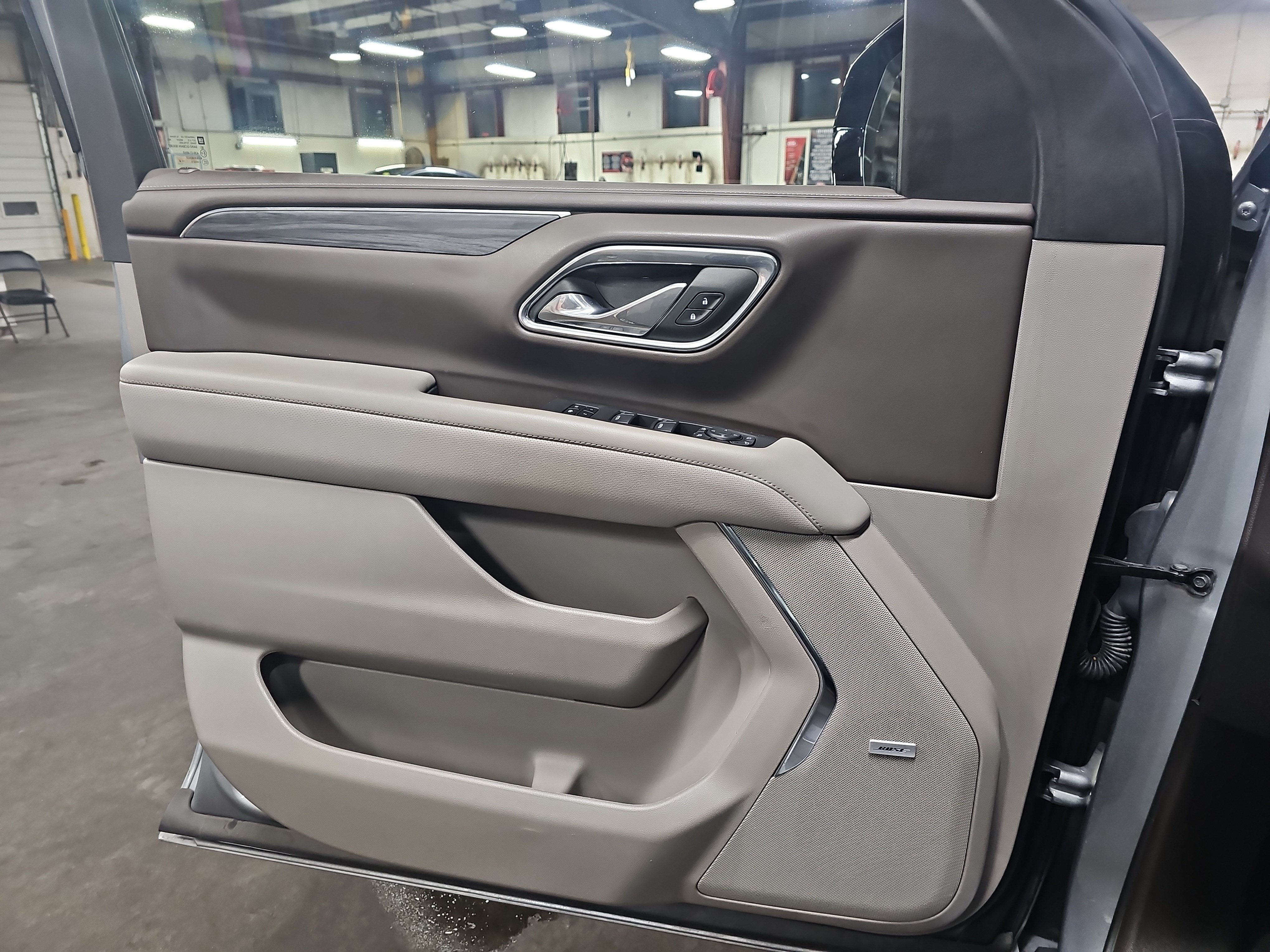 Used 2024 GMC Yukon SLT w/ SLT Luxury Package AWD/4WD image 27