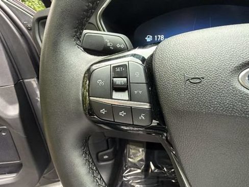 Certified 2024 Ford Escape Platinum AWD/4WD image 27