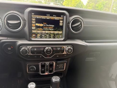 Used 2022 Jeep Wrangler Unlimited Sahara AWD/4WD image 11