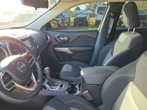 Used 2018 Jeep Cherokee Latitude w/ Mobile Office Group image 14