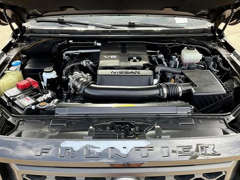 Used 2023 Nissan Frontier SV w/ Midnight Edition Package image 31