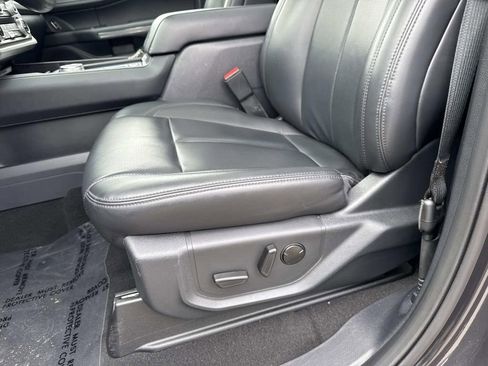 Used 2023 Ford Expedition XLT image 19