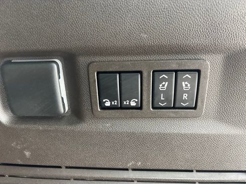 Used 2021 GMC Yukon SLT w/ SLT Luxury Package AWD/4WD image 12