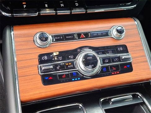 Used 2020 Lincoln Aviator Reserve image 16