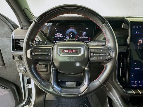 Certified 2025 GMC Yukon AT4 Ultimate AWD/4WD image 9