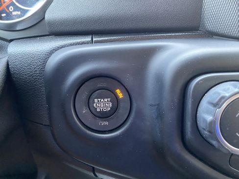 Used 2021 Jeep Wrangler Unlimited Sahara AWD/4WD image 27
