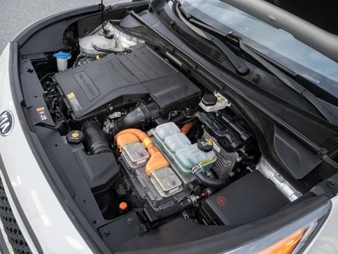 Used 2019 Kia Niro LX image 32