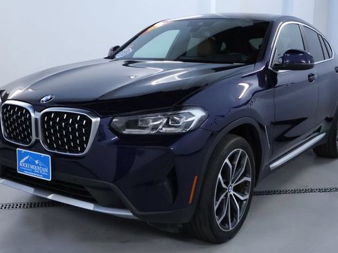 Used 2022 BMW X4 xDrive30i AWD/4WD image 3