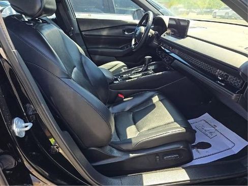 Used 2025 Honda Accord Sport image 4