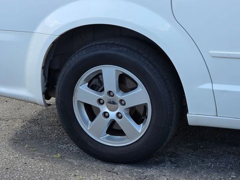Used 2012 Dodge Grand Caravan Crew FWD image 8