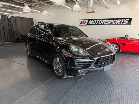 Used 2014 Porsche Cayenne GTS AWD/4WD image 2
