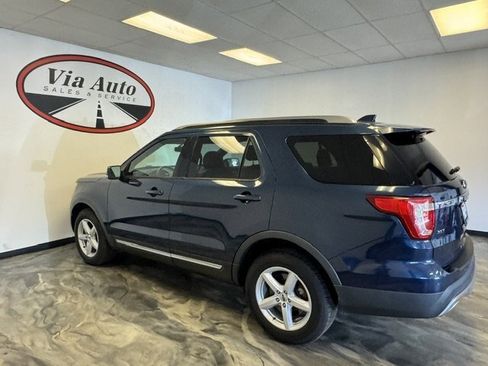 Used 2017 Ford Explorer XLT w/ Equipment Group 202A AWD/4WD image 12