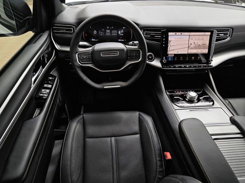 New 2026 Jeep Grand Wagoneer 4WD image 17