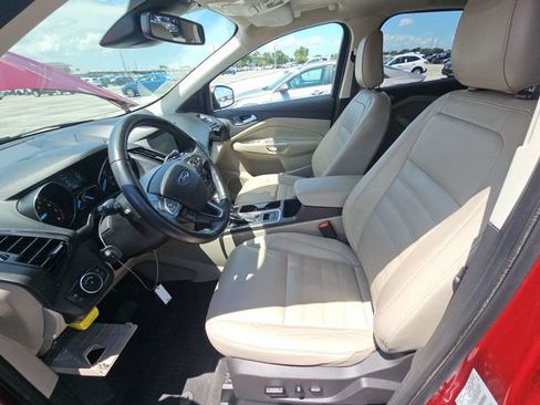 Used 2019 Ford Escape Titanium FWD image 4