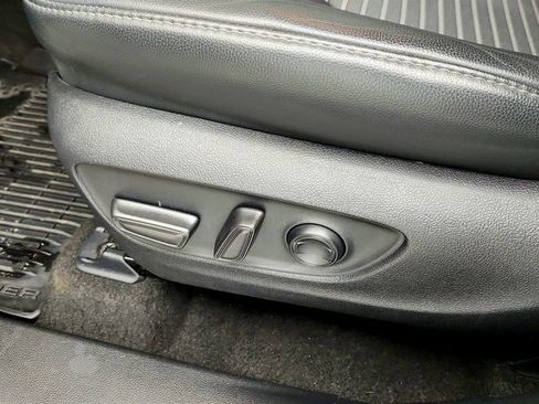 Used 2023 Toyota Highlander XSE image 12