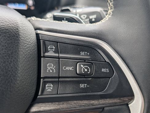 Used 2024 Jeep Grand Cherokee Limited AWD/4WD image 23