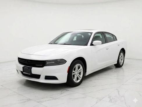 Used 2020 Dodge Charger SXT image 2