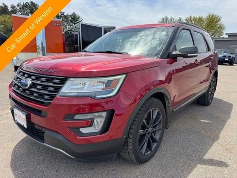 Used 2017 Ford Explorer XLT w/ Equipment Group 202A AWD/4WD image 3