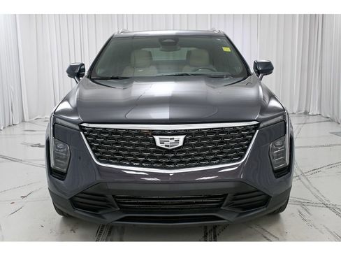 Certified 2024 Cadillac XT4 Luxury w/ Cold Weather Package image 3