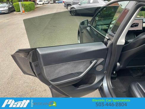 Used 2023 Tesla Model Y Long Range AWD/4WD image 46
