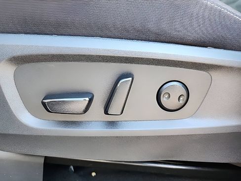 Used 2025 Nissan Pathfinder SV FWD image 17