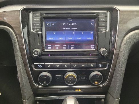 Used 2016 Volkswagen Passat 1.8T SE image 25