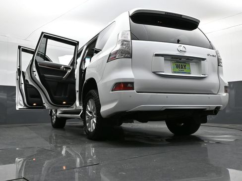 Used 2016 Lexus GX 460 w/ Premium Package AWD/4WD image 40