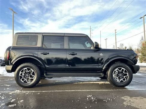 Used 2025 Ford Bronco Outer Banks image 3