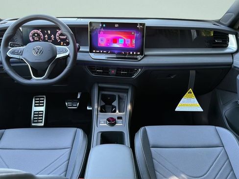 New 2026 Volkswagen Tiguan SE R-Line FWD image 10