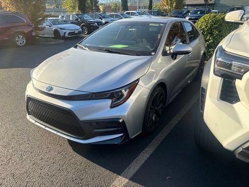 Certified 2021 Toyota Corolla SE w/ SE Premium Package FWD image 4