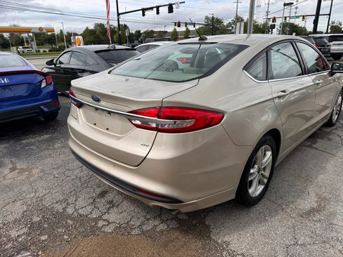 Used 2018 Ford Fusion SE w/ Fusion SE Technology Package FWD image 5